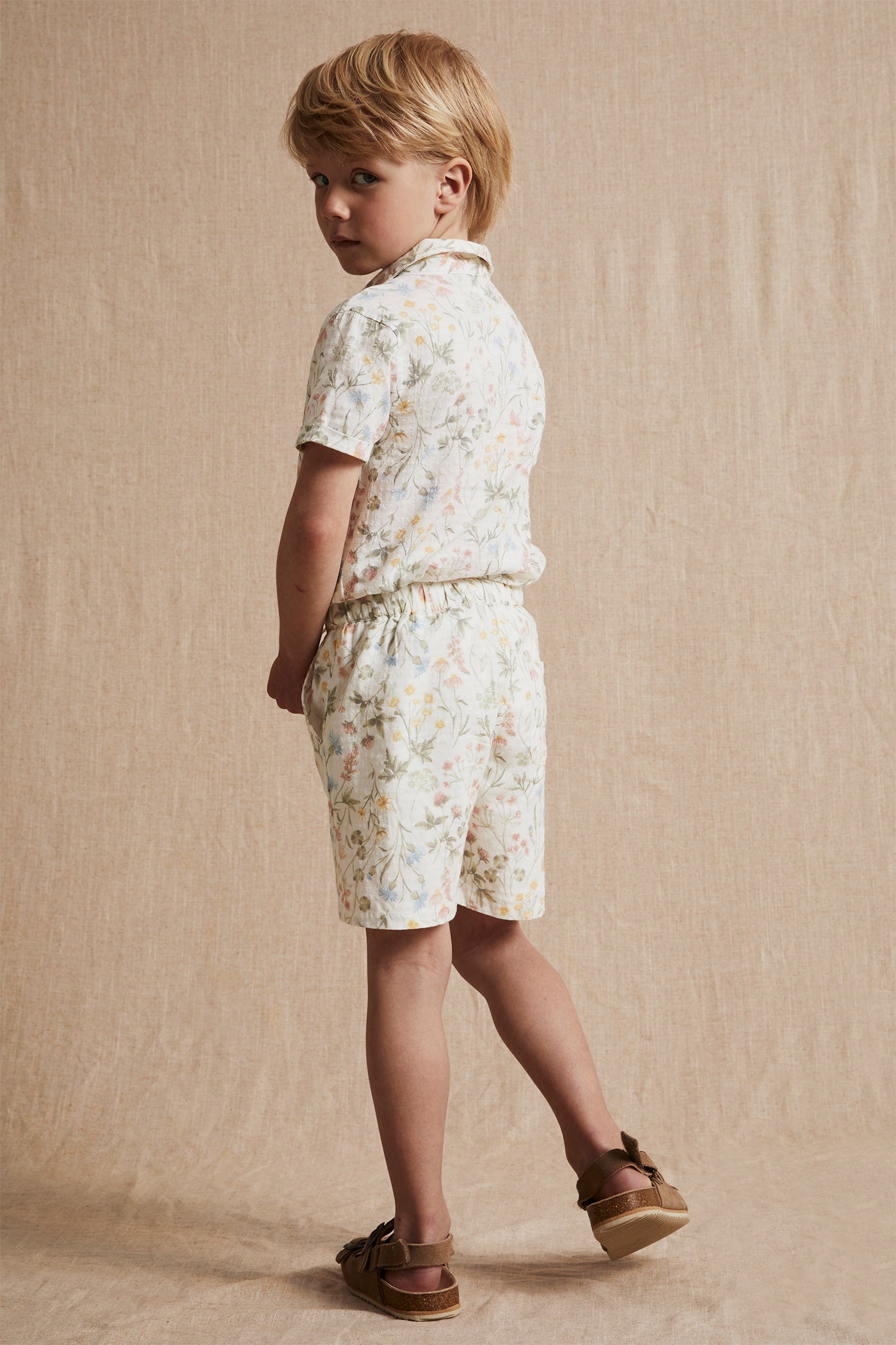 Kids white meadow flower shorts