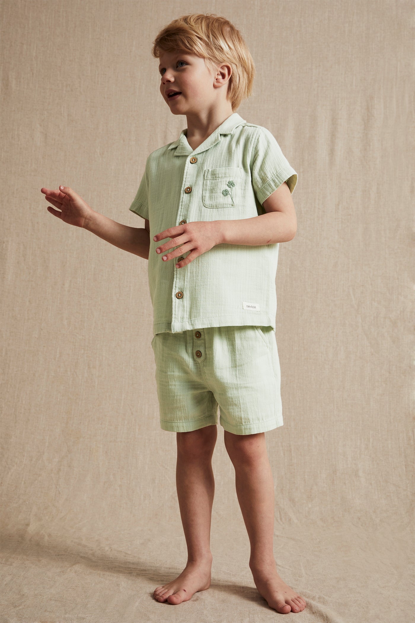 Kids green muslin short-sleeved shirt